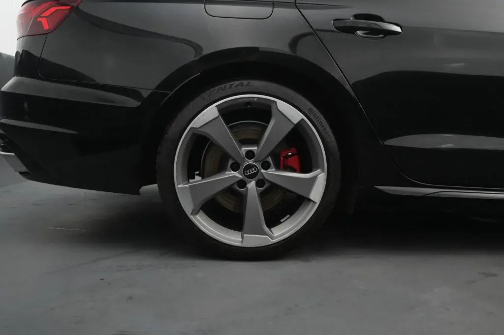 Audi A4 photo 18