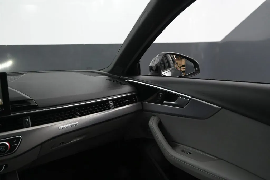 Audi A4 photo 34