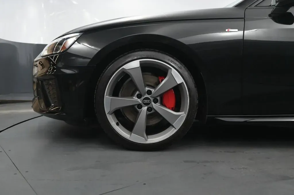 Audi A4 photo 11
