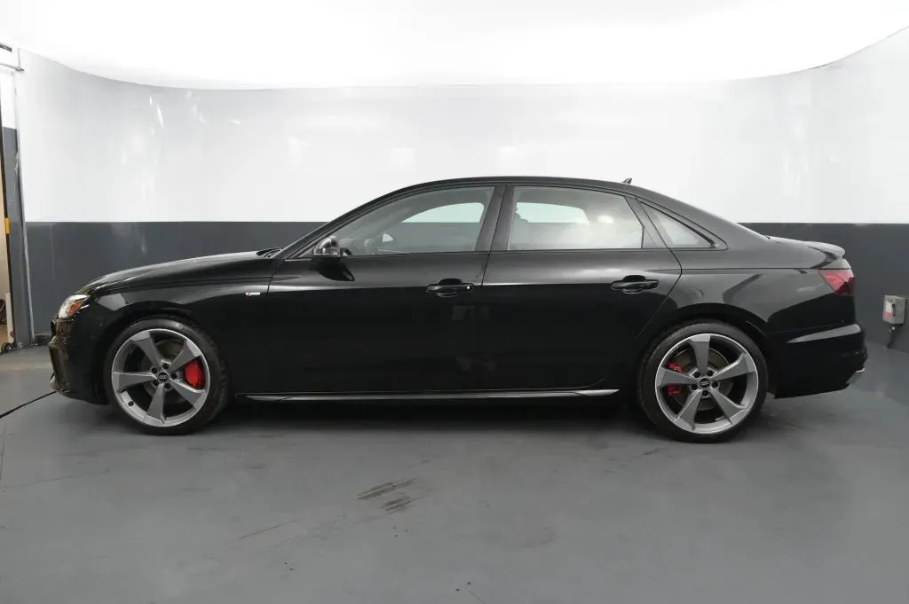 Audi A4 photo 2