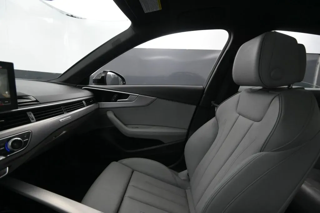 Audi A4 photo 29