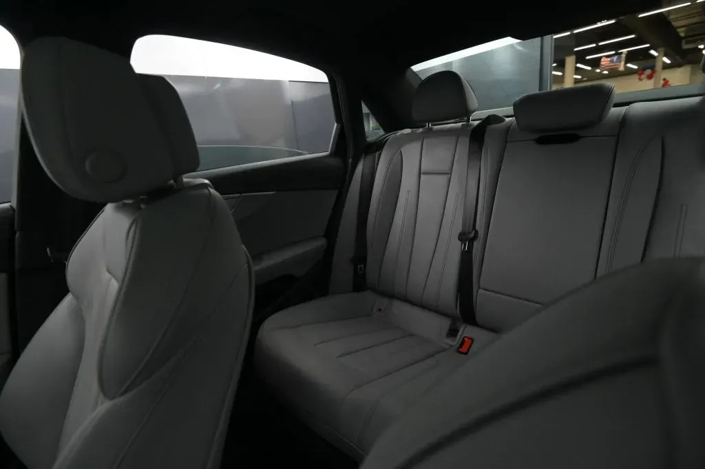 Audi A4 photo 43