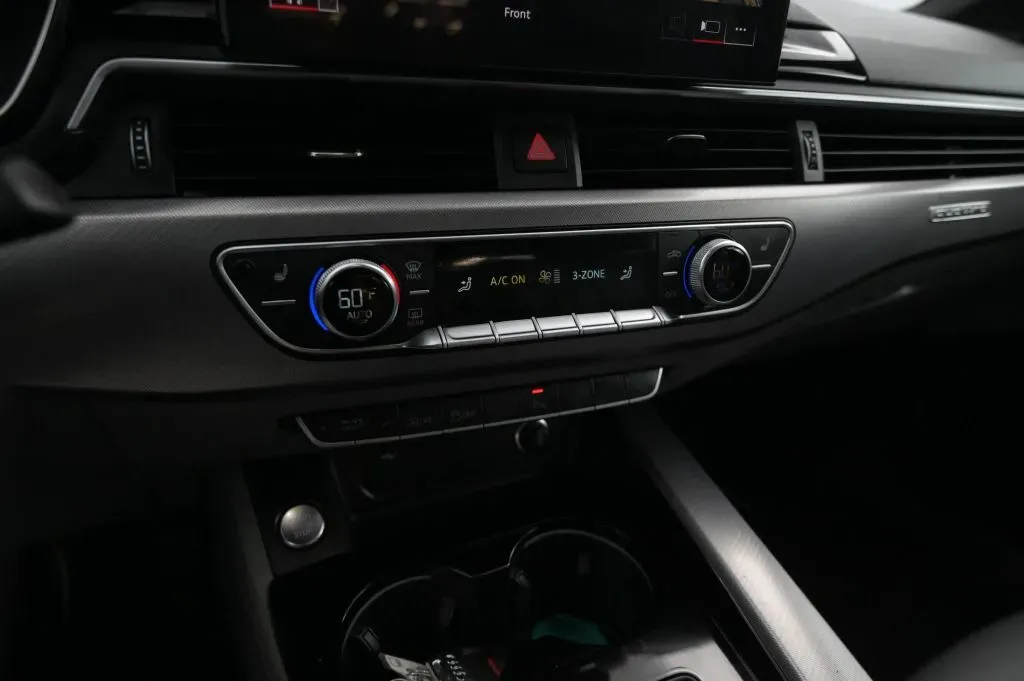 Audi A4 photo 28
