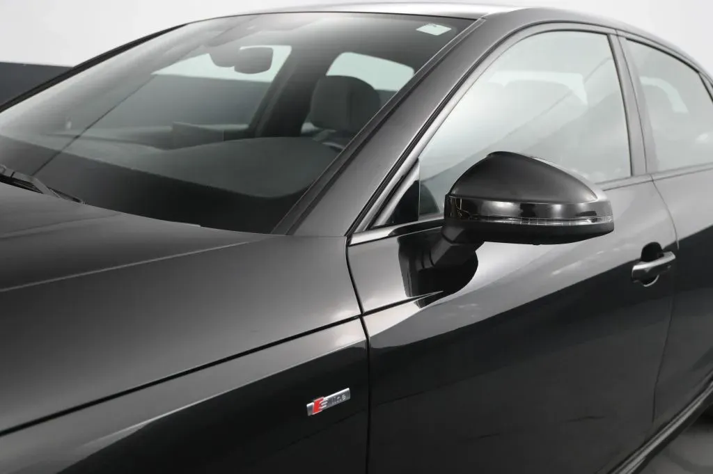 Audi A4 photo 12
