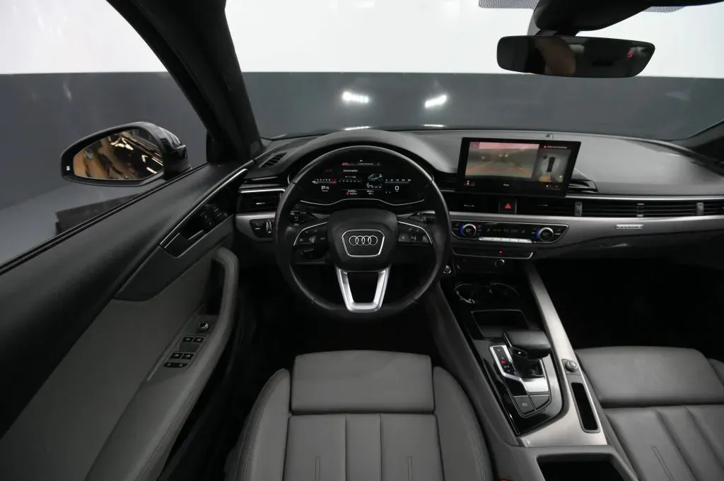 Audi A4 photo 36