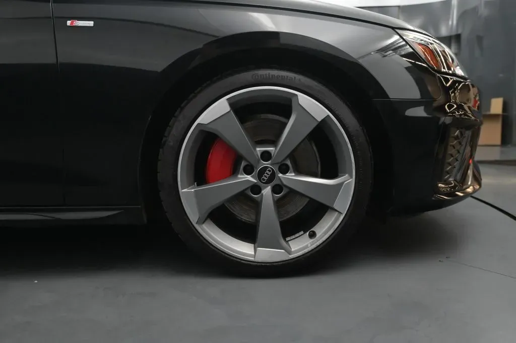Audi A4 photo 19
