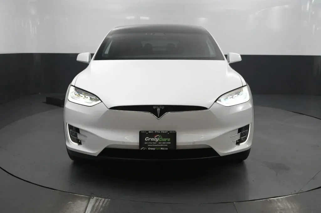 Tesla Model X photo 8