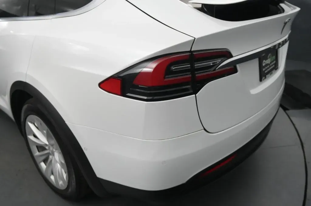 Tesla Model X photo 16