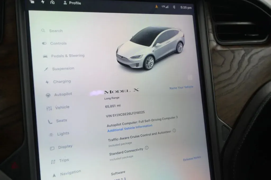 Tesla Model X photo 49