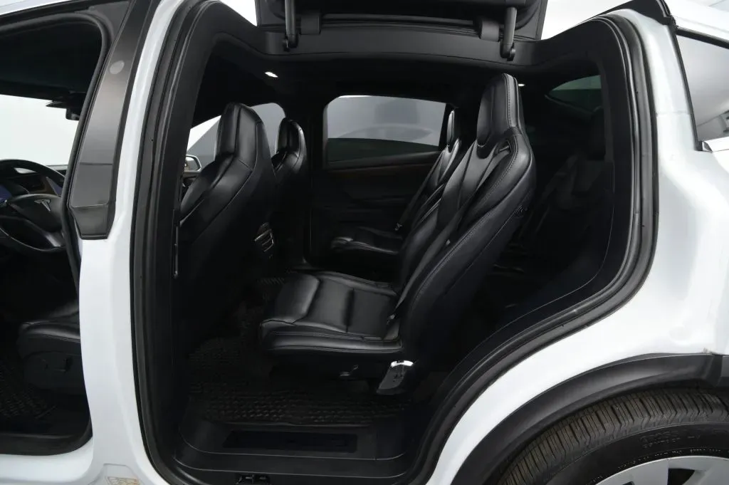 Tesla Model X photo 41