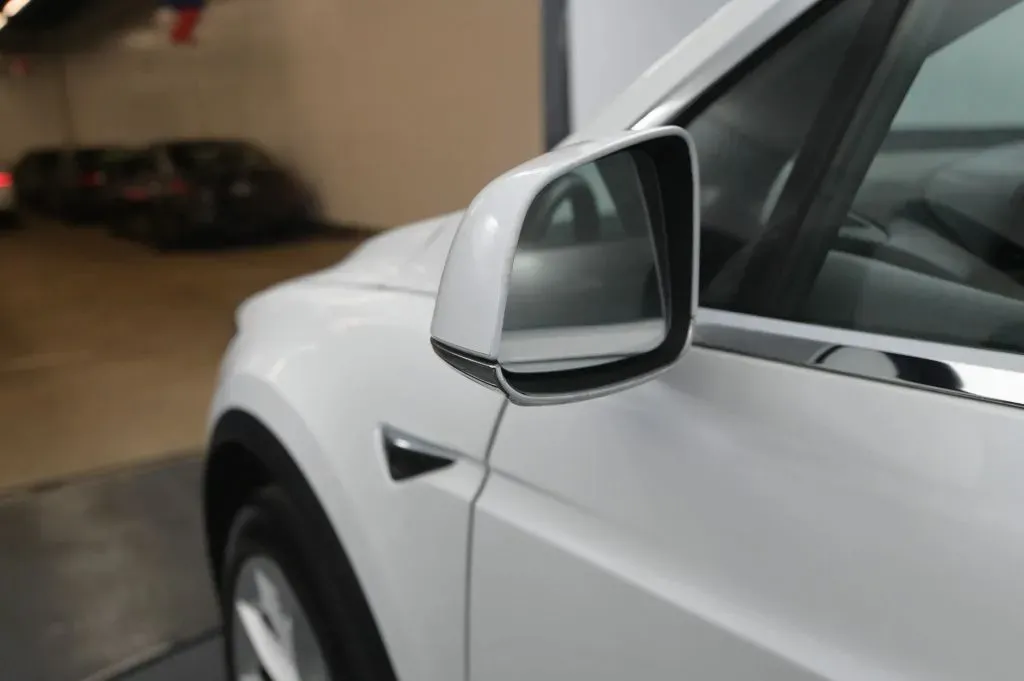 Tesla Model X photo 33