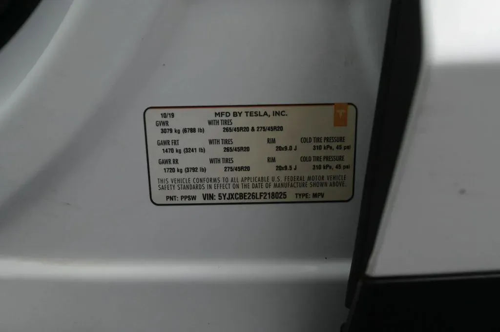 Tesla Model X photo 17
