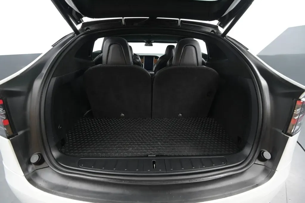 Tesla Model X photo 51