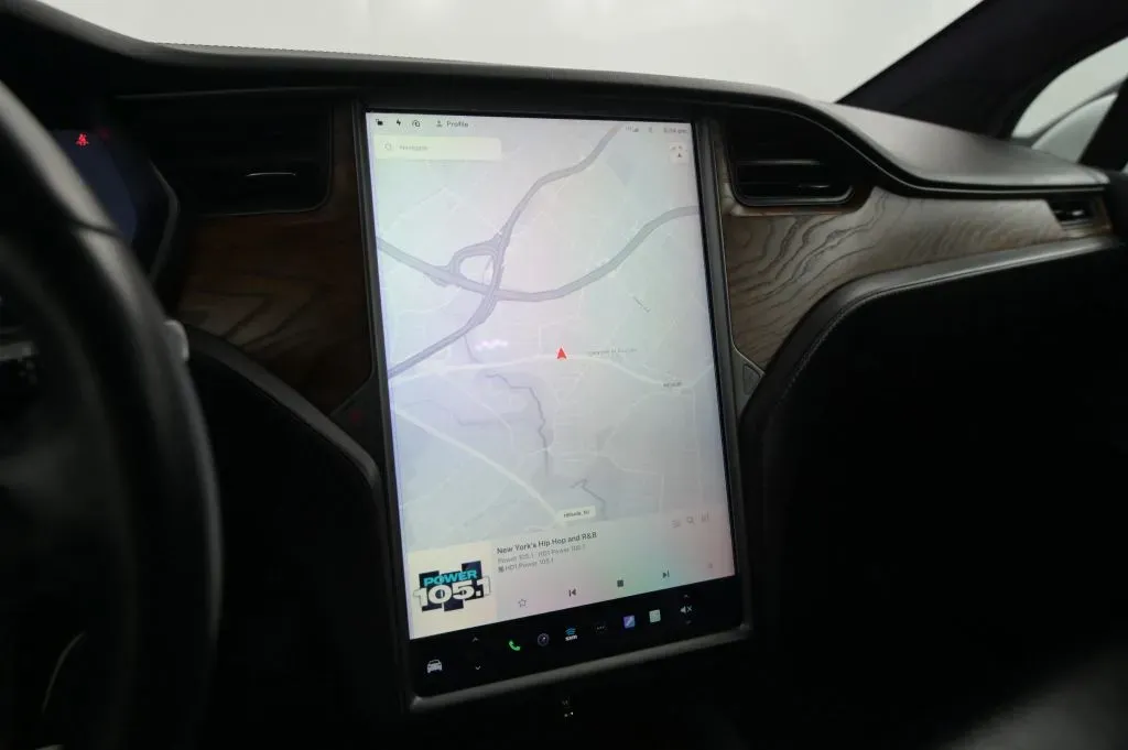 Tesla Model X photo 22