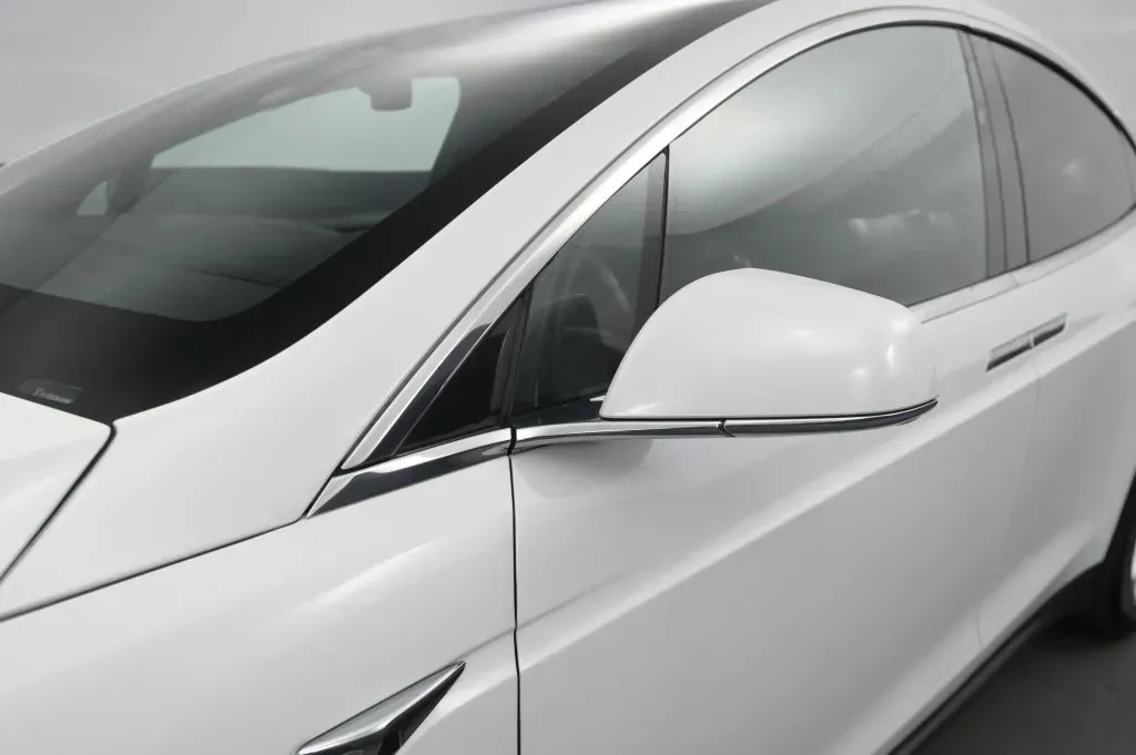 Tesla Model X photo 12