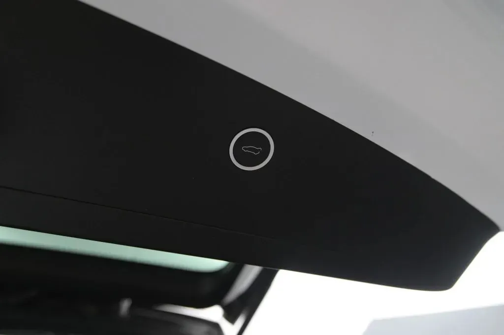 Tesla Model X photo 43