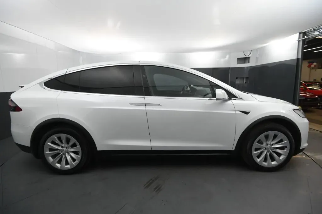 Tesla Model X photo 6