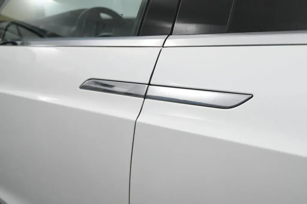 Tesla Model X photo 13