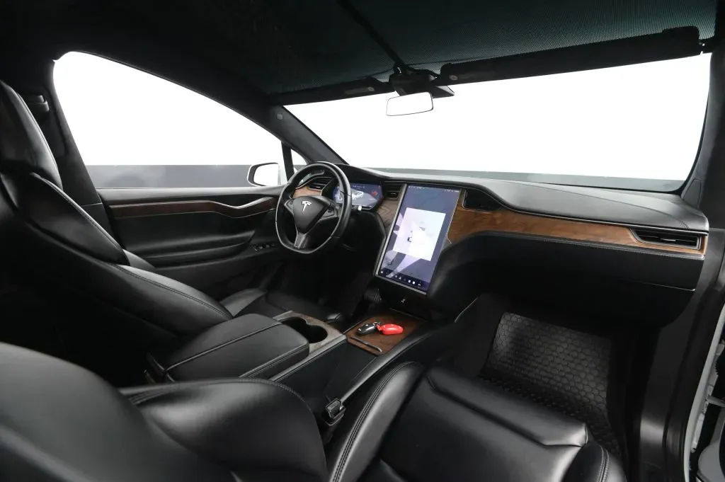 Tesla Model X photo 52