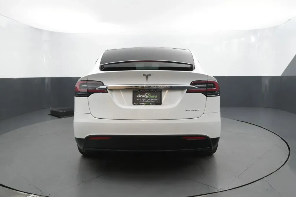 Tesla Model X photo 4