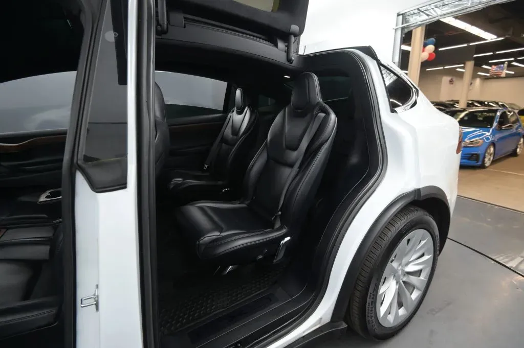 Tesla Model X photo 50