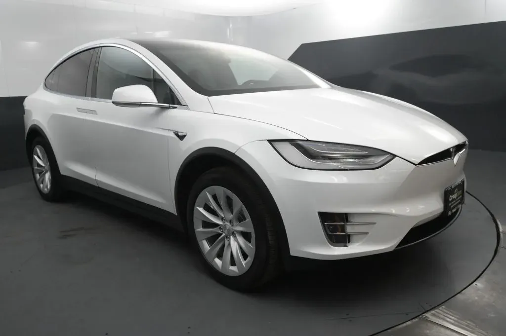 Tesla Model X photo 7