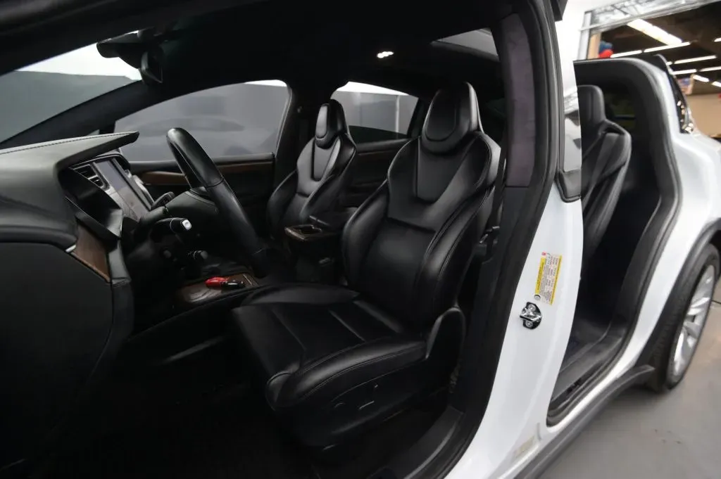 Tesla Model X photo 38