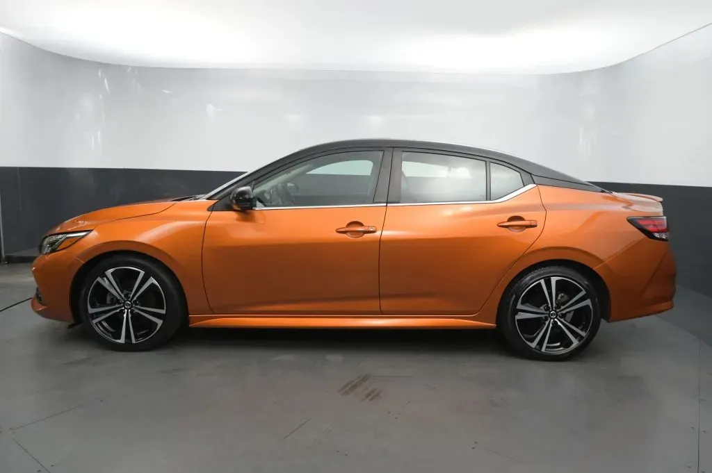 Nissan Sentra photo 2
