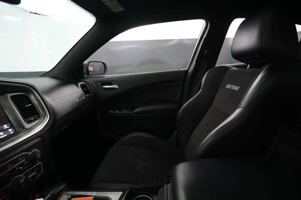 Dodge Charger photo 31