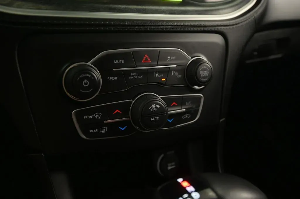 Dodge Charger photo 29