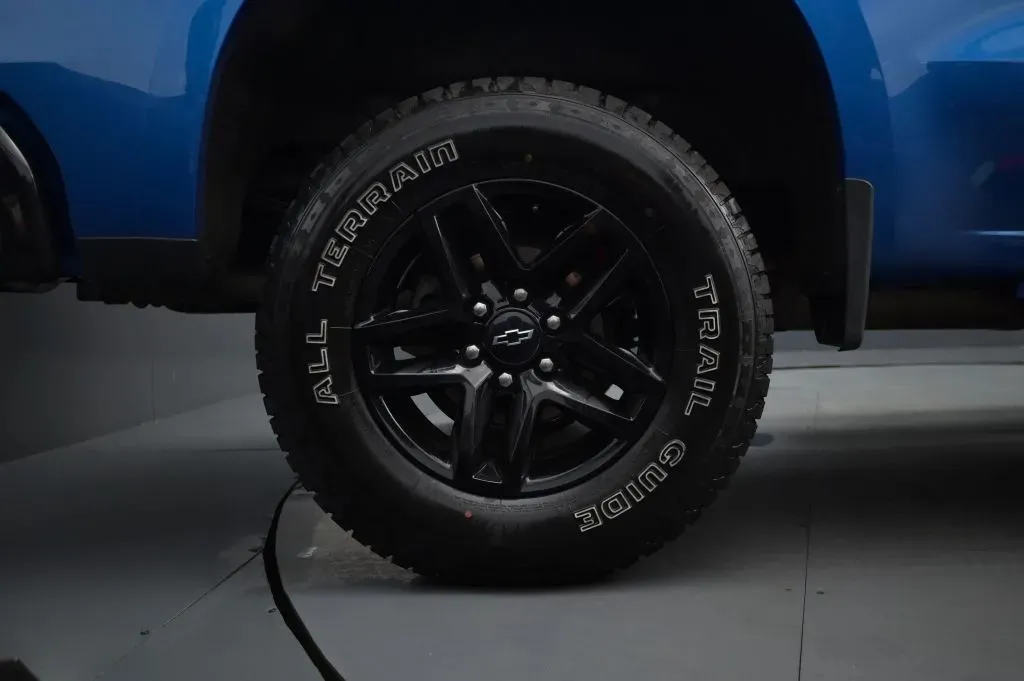 Chevrolet Silverado photo 18