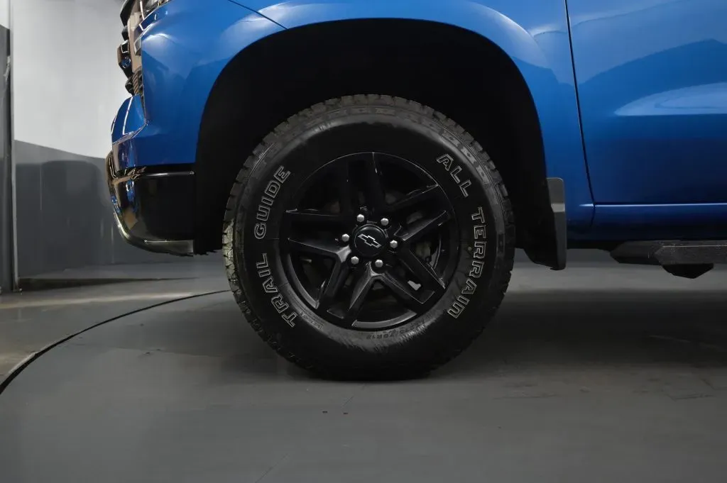 Chevrolet Silverado photo 10