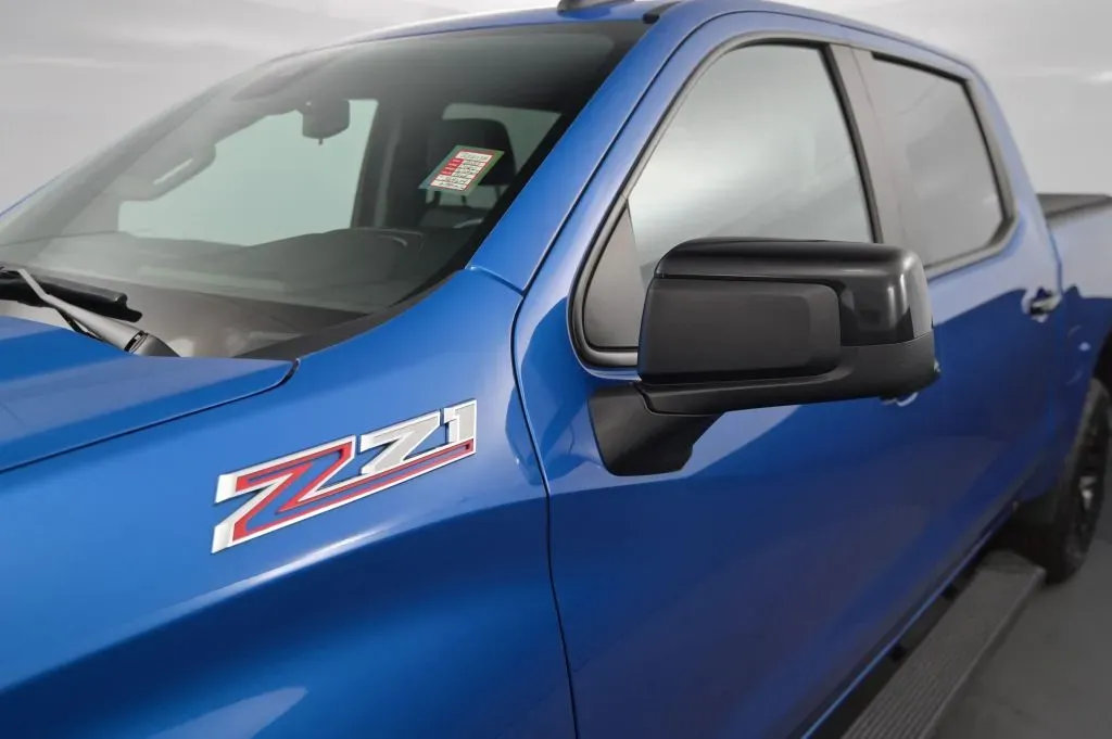 Chevrolet Silverado photo 11