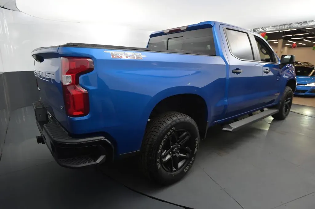 Chevrolet Silverado photo 5