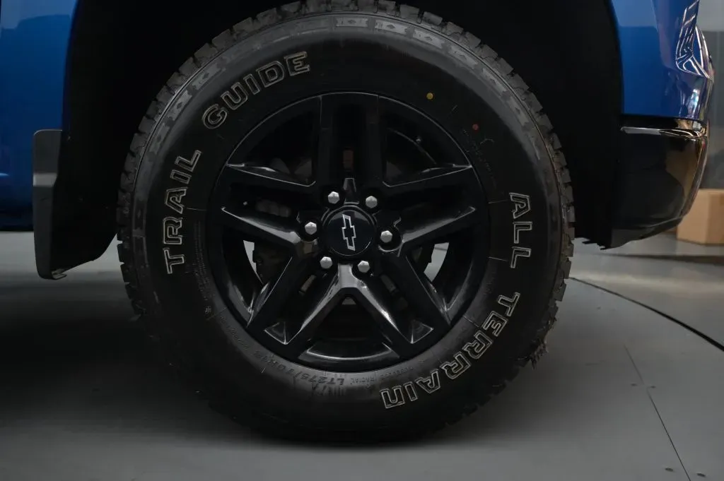 Chevrolet Silverado photo 19
