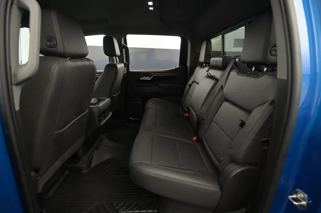 Chevrolet Silverado photo 43