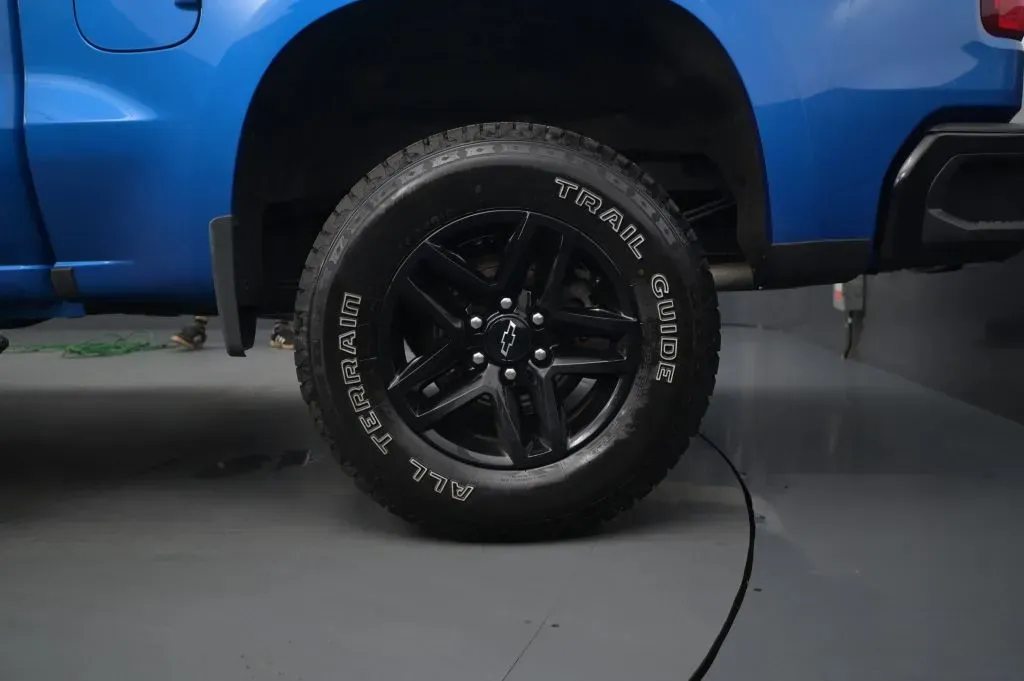 Chevrolet Silverado photo 15