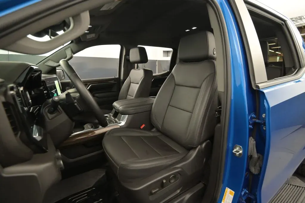 Chevrolet Silverado photo 40