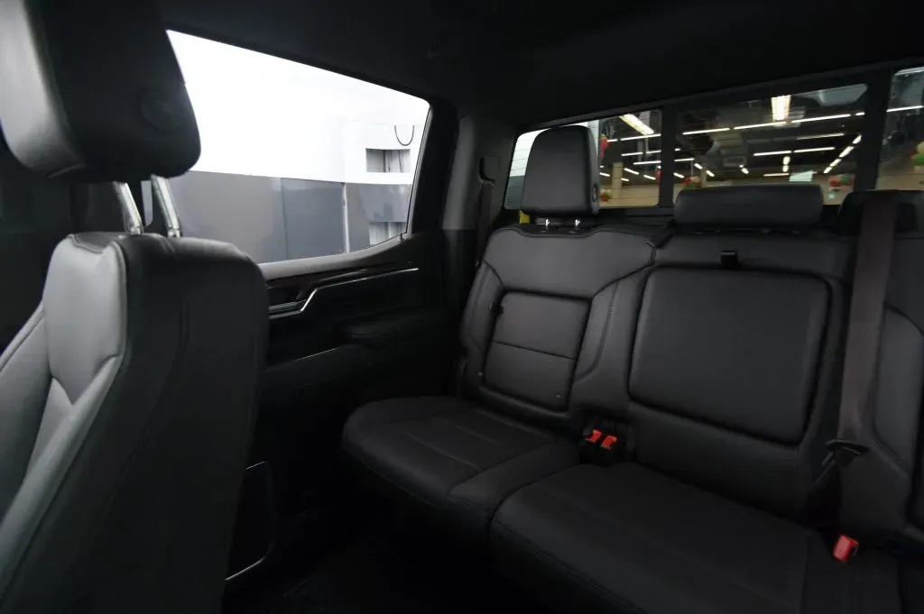 Chevrolet Silverado photo 42