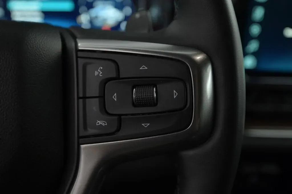 Chevrolet Silverado photo 24