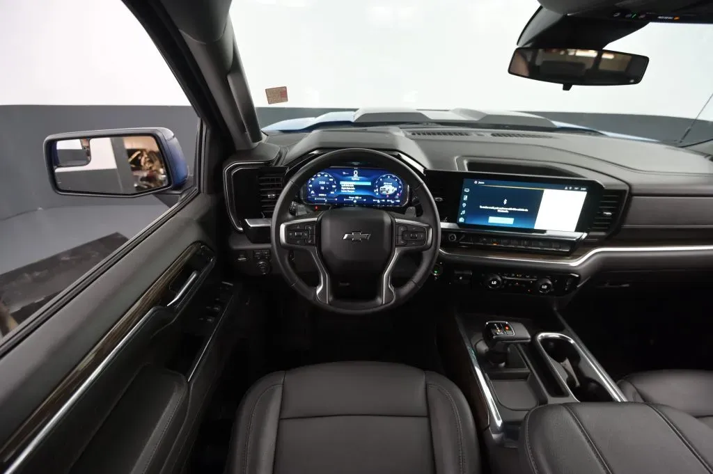 Chevrolet Silverado photo 35