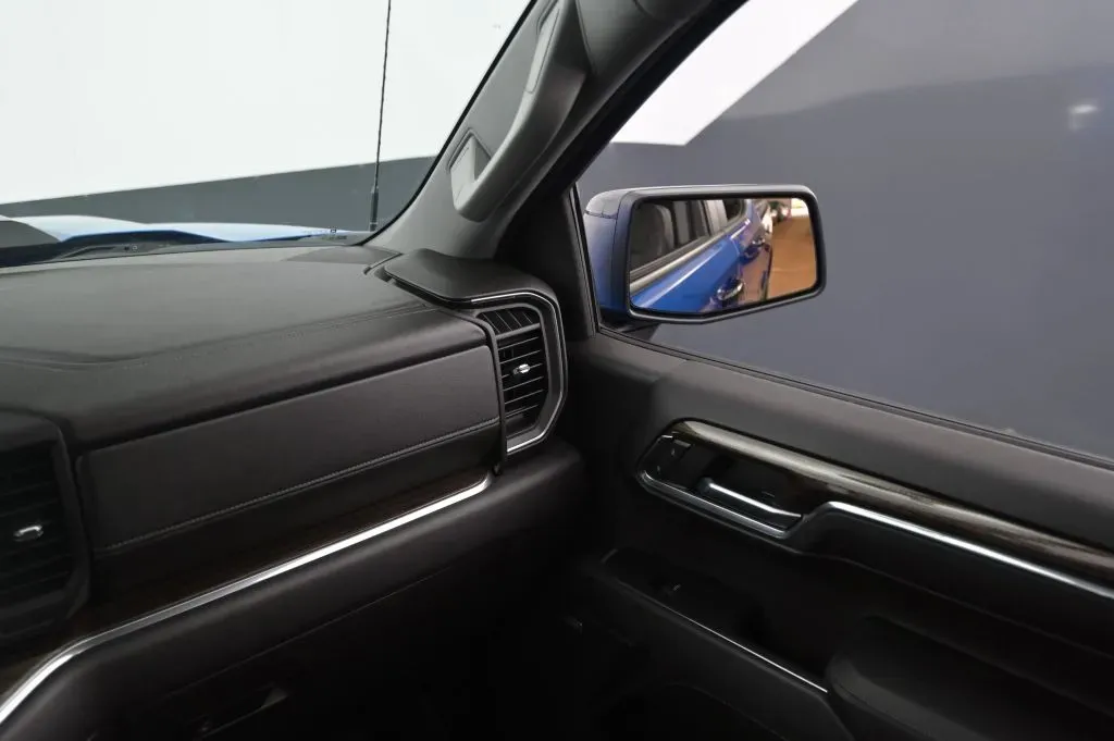Chevrolet Silverado photo 33
