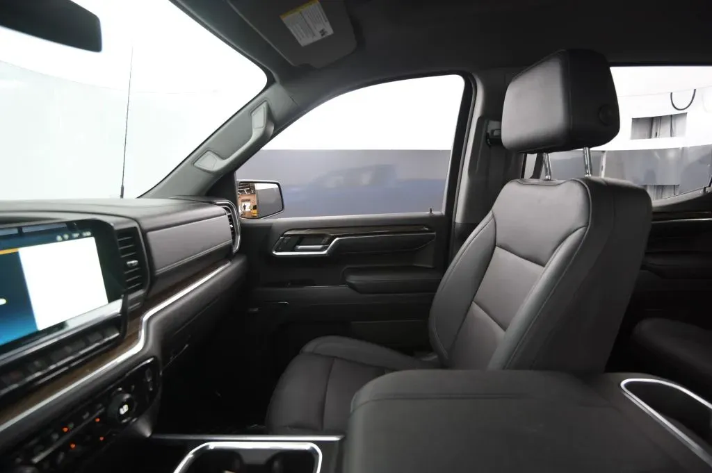 Chevrolet Silverado photo 29