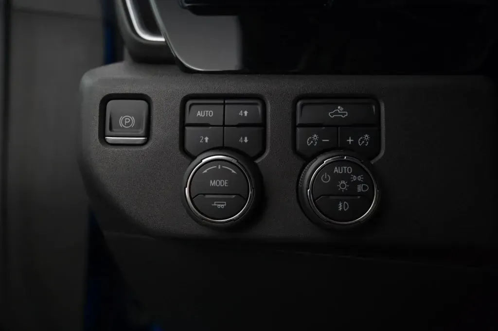 Chevrolet Silverado photo 25