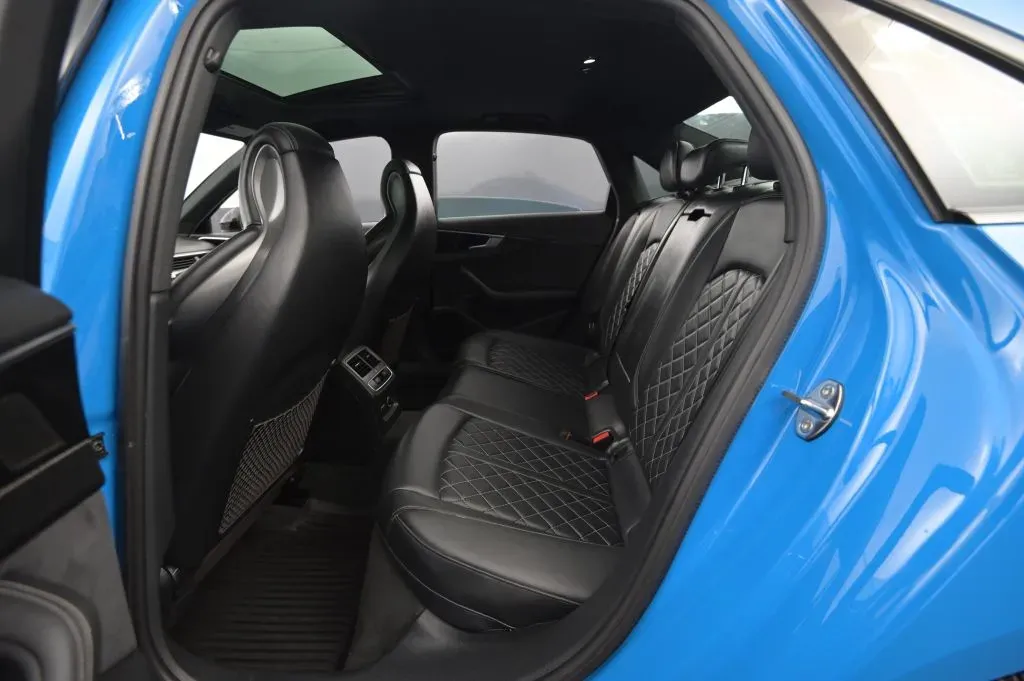 Audi S4 photo 43