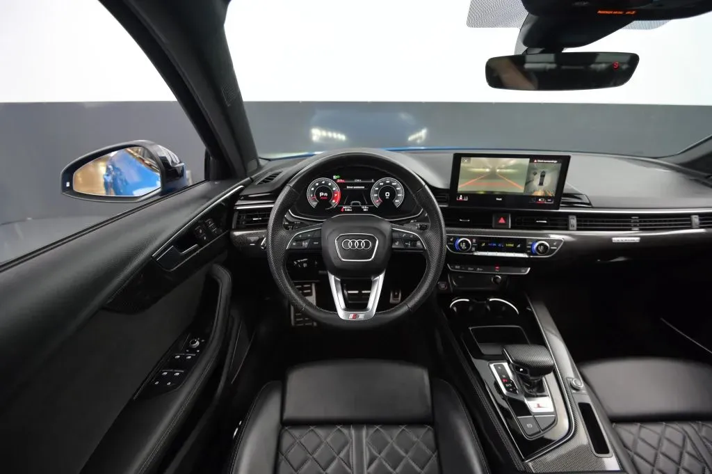 Audi S4 photo 36