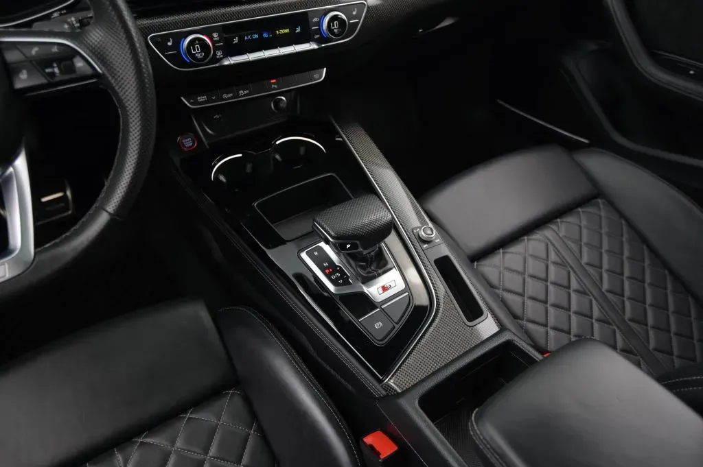 Audi S4 photo 35