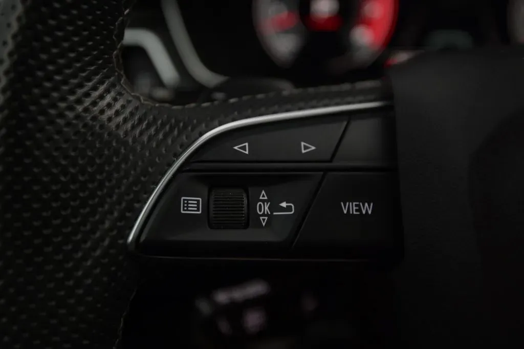 Audi S4 photo 24
