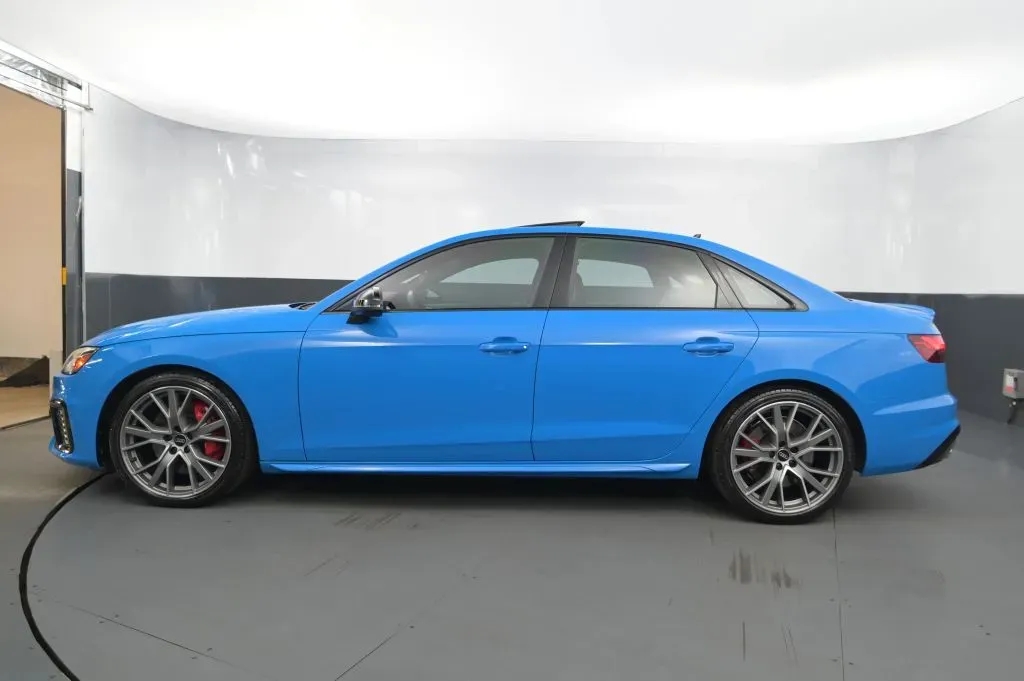 Audi S4 photo 2