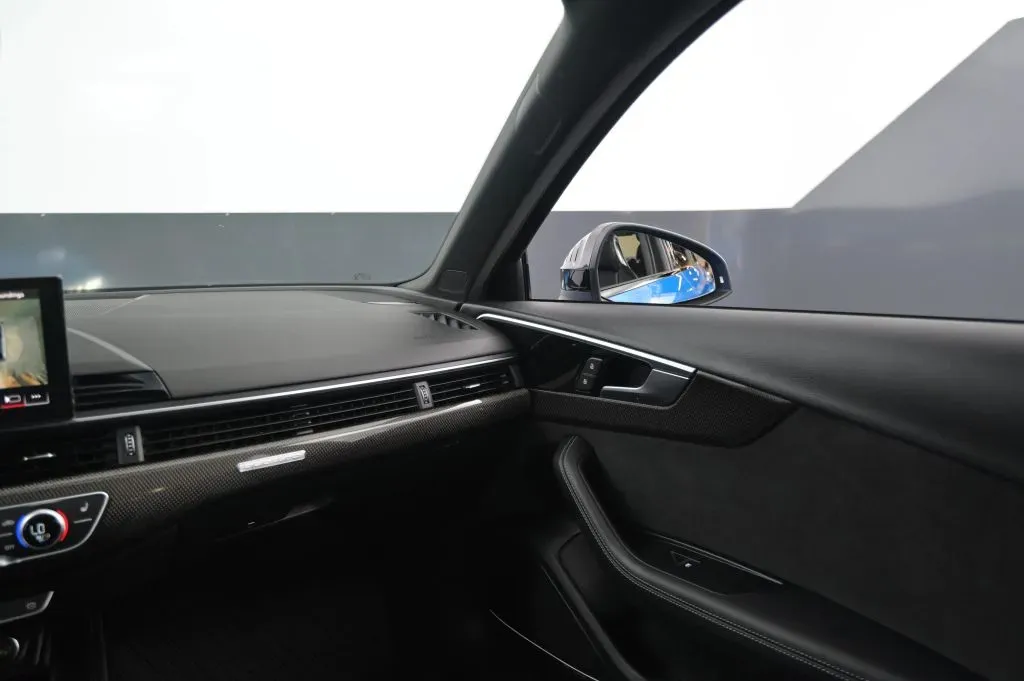 Audi S4 photo 33